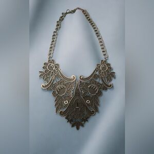 Fabulous victorian inspired metal necklace !